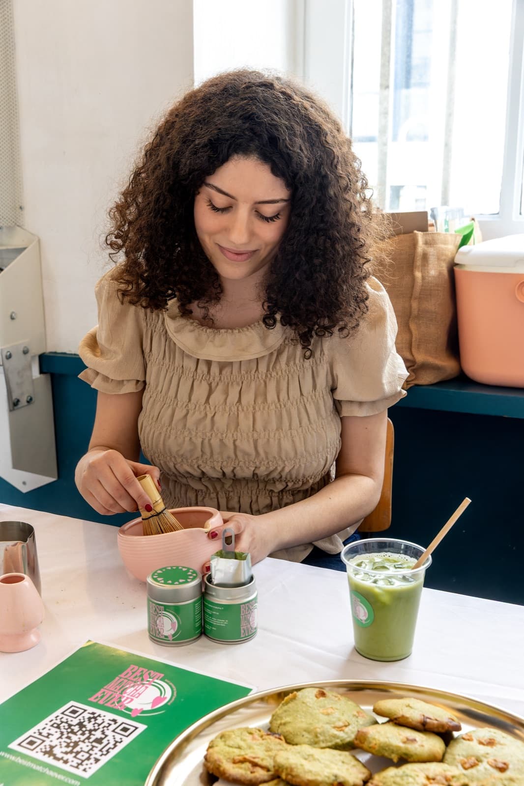 Yasmine sur son stand Best Matcha Ever